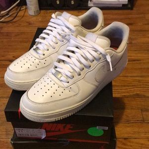 Low top Air Force 1’s (white)